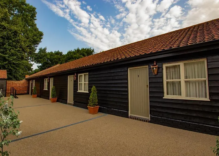 Best Hotels Near the Rochford Hotel