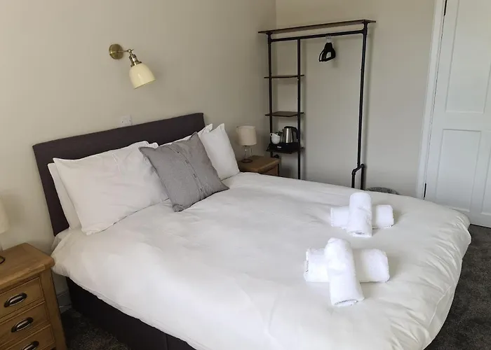 Best Cheap Hotels in Dornie for Budget Travelers